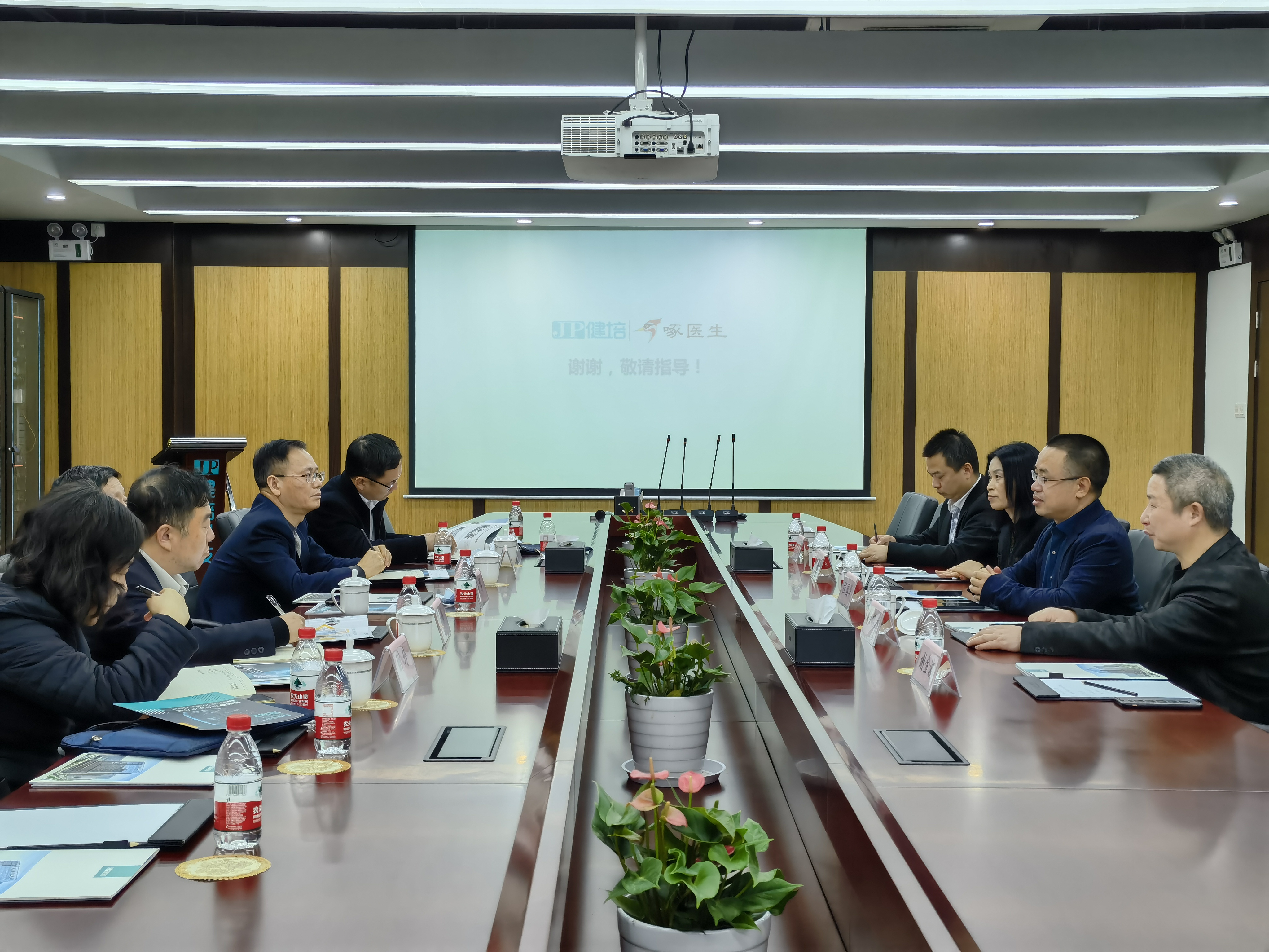 浙江省医疗保障局党组书记、局长杨烨一行莅临K8·凯发科技考察指导