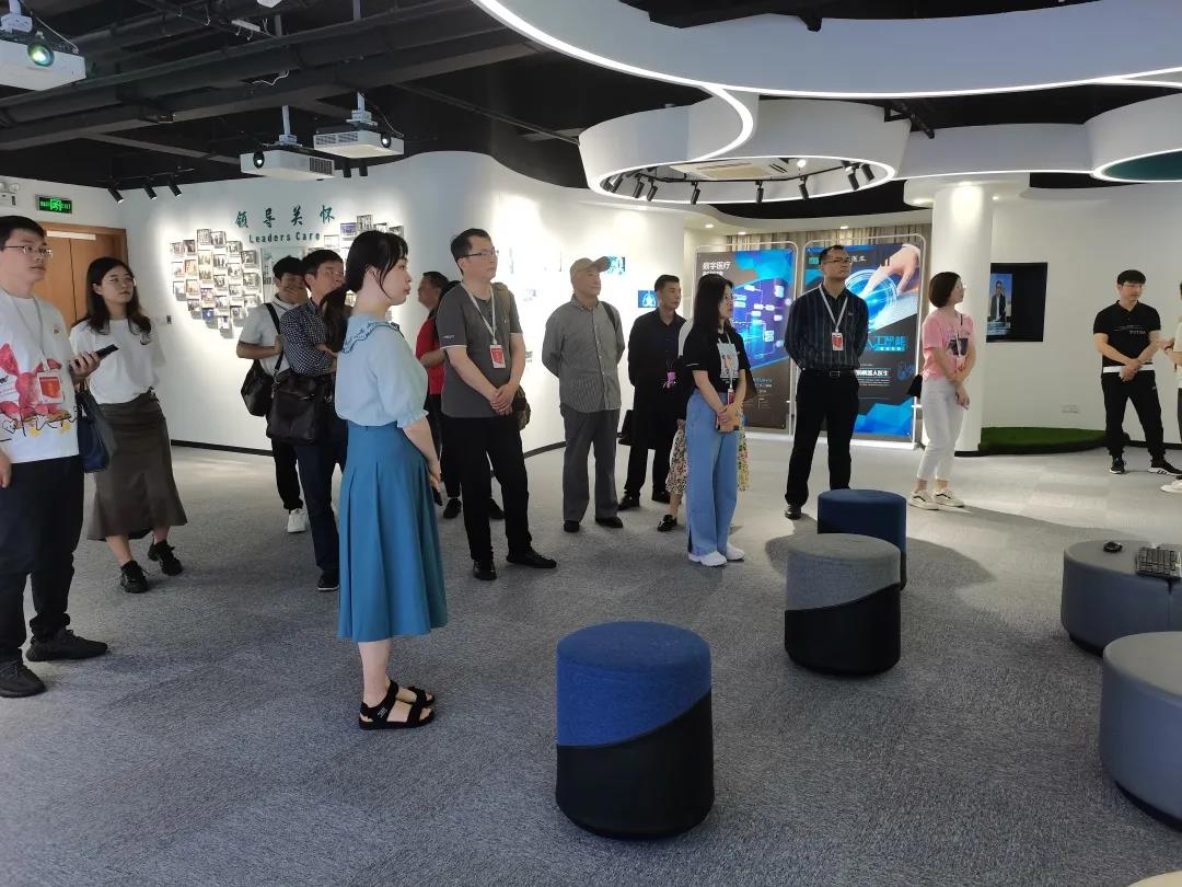 湖南省科技企业孵化器协会考察团一行莅临K8·凯发科技考察调研