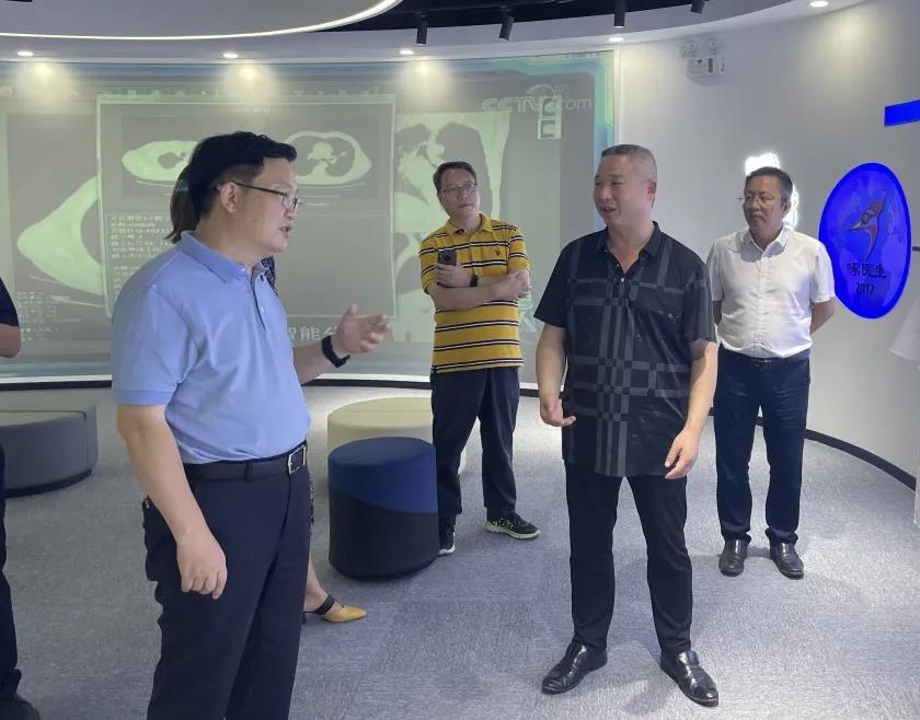 重庆理工大学党委书记康骞一行莅临K8·凯发科技考察调研