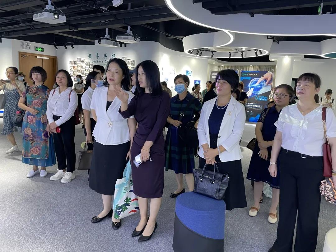 广西钦州市妇联主席符进春一行莅临K8·凯发科技考察调研